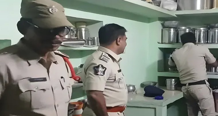యువతికి గర్భం.. పెట్రోల్ పోసి అంటించిన తల్లి, సోదరుడు

