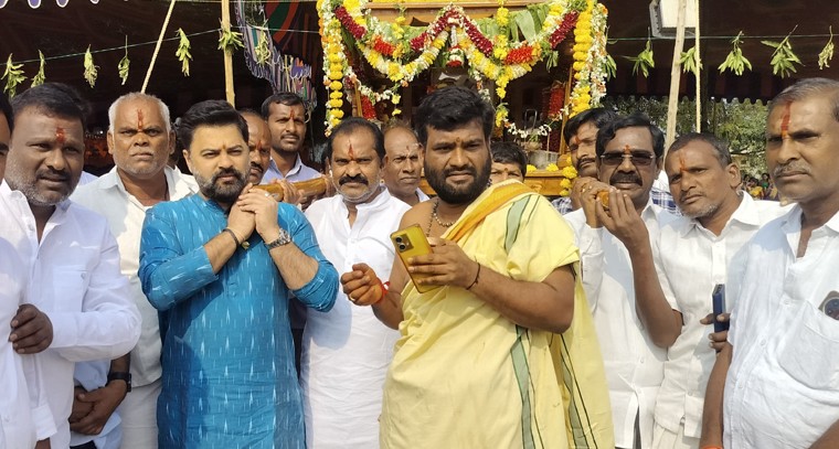 కందవాడలో ఘనంగా హనుమాన్‌ జయంతి

