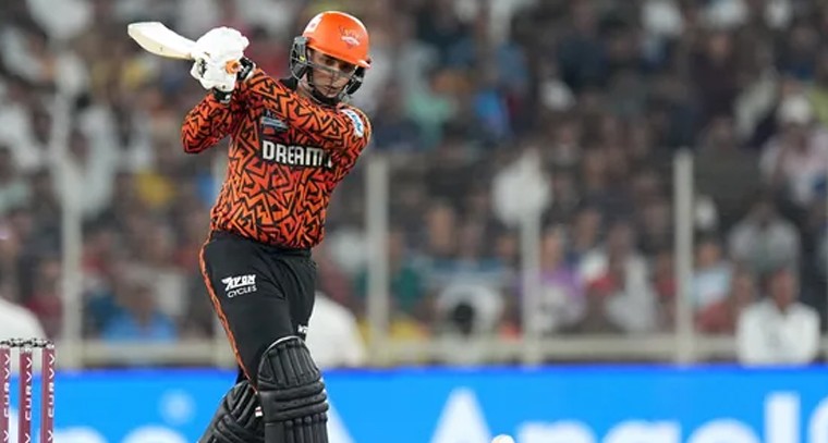 అభిషేక్ శర్మ సూపర్ హాఫ్ సెంచరీ.. SRH బలమైన స్కోర్ వైపు!

