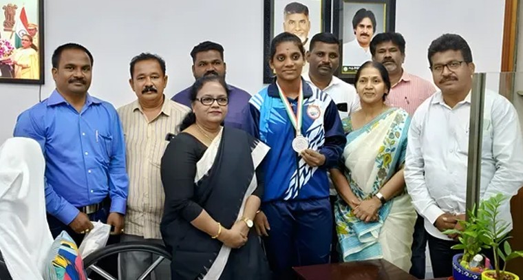 ఘనంగా వెంకటేశ్వర స్వామి ధ్వజారోహణ