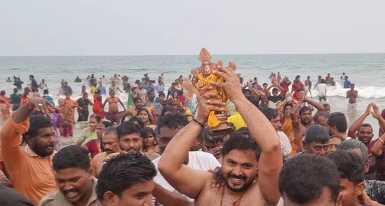 నేత్ర పర్వంగా స్వామి వారి చక్రస్నానం