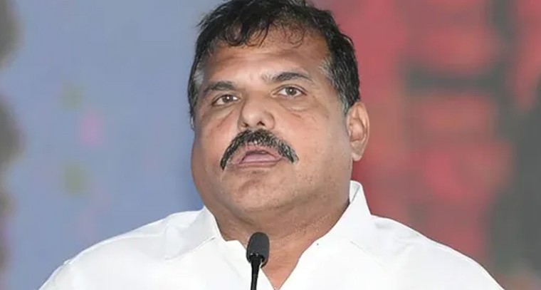 వైసీపీ కార్పొరేటర్లను బెదిరిస్తున్నారు: బొత్స

