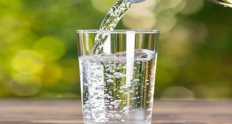 ఎక్కువ నీళ్లు తాగితే ప్రమాదమే!.. నీటి మోతాదు దాటితే ఏమవుతుందో తెలుసా?

