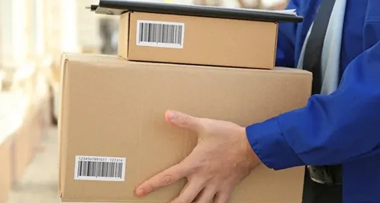 బ్యాచిలర్స్‌కి రోజూ పార్సిల్స్ వస్తున్నాయని నోటీసులు ఇచ్చిన హౌసింగ్ సొసైటీ

