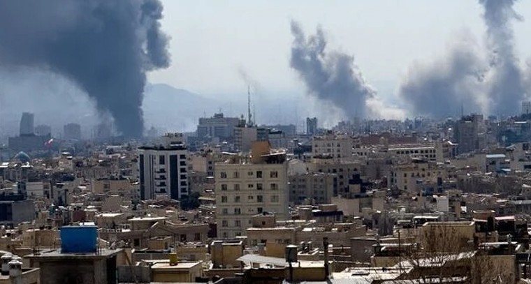 డిజిటల్ చీకటిలో ఇరాన్.. 130 గంటలుగా నిలిచిన ఇంటర్నెట్ సేవలు

