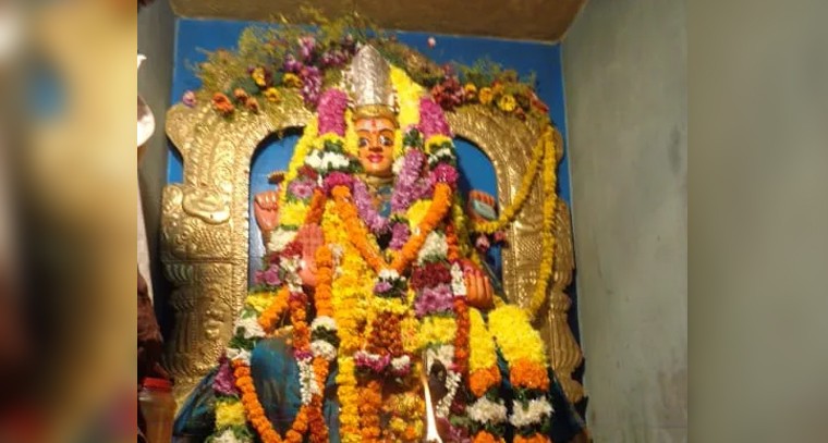 ఒడిస్సా రాష్ట్రాల నుంచి వచ్చి శ్రీ పోలమాంబ కి మొక్కుబడులు