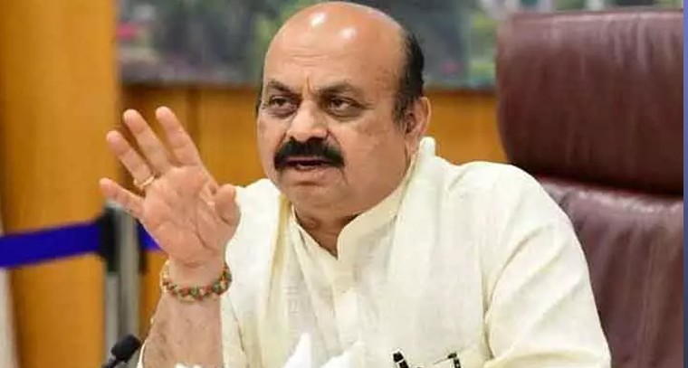 స్వర్ణ రథంపై ఊరేగిన సిద్ధి బుద్ధి సమేత వినాయక స్వామి