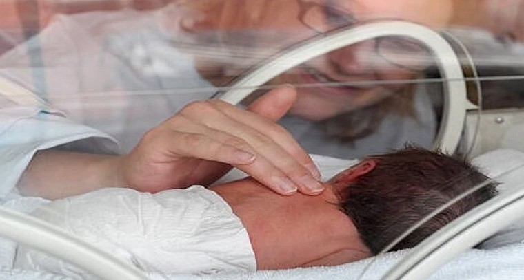 ముందస్తుగా పుట్టిన బిడ్డల సంరక్షణలో తల్లిదండ్రులు పాటించాల్సిన కీలక సూత్రాలు

