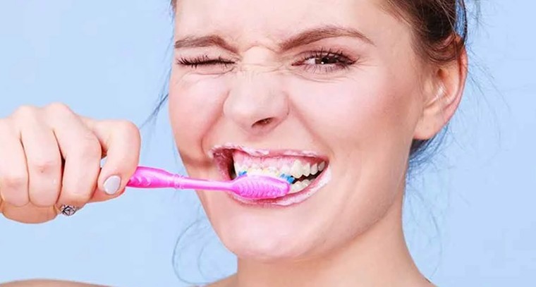 టూత్ బ్రష్‌ను 3 నెలల కంటే ఎక్కువ కాలం ఉపయోగిస్తున్నారా? గుండె జబ్బులు రావచ్చు!

