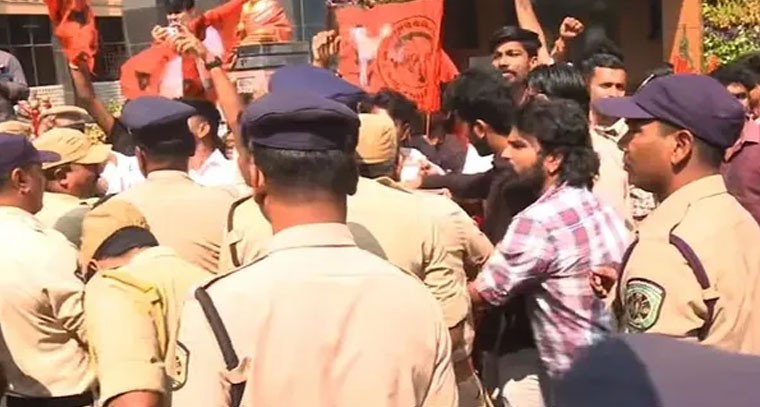 ఆంధ్ర యూనివర్సిటీ వద్ద ఉద్రిక్తత