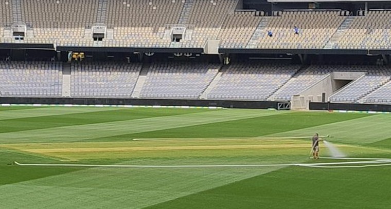 తొలి టెస్టు మ్యాచ్‌కు ముందే పిచ్‌కి సంబంధించిన ఫొటోలు ..ఫాస్ట్ బౌలర్లకు పండగే..