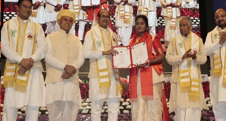 శ్రావణి కు ఐఏఆర్‌ఐలో డాక్టరేట్ పట్టా