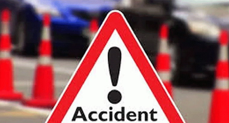 బాపట్ల జిల్లా లో అదుపుతప్పి చెరువులోకి దూసుకెళ్లిన ఆర్టీసీ బస్సు