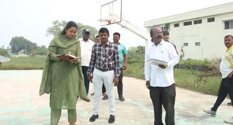 బాపట్లలో స్పోర్ట్స్ మైదానాలుపరిశీలించిన స్పోర్ట్స్ అధికారులు