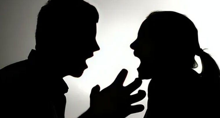 భార్య గొంతు కోసిన భర్త.. కేసు నమోదు