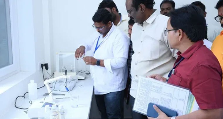 ఆక్వా ల్యాబ్ లను పరిశీలించిన శివప్రసాద్