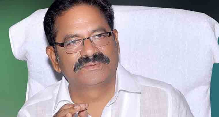 ఫ్లెక్సీలను సైతం తొలిగిస్తున్నారు అంటే ఎలాంటి పాలన నడుస్తుందో తెలుసుకోవాలి 