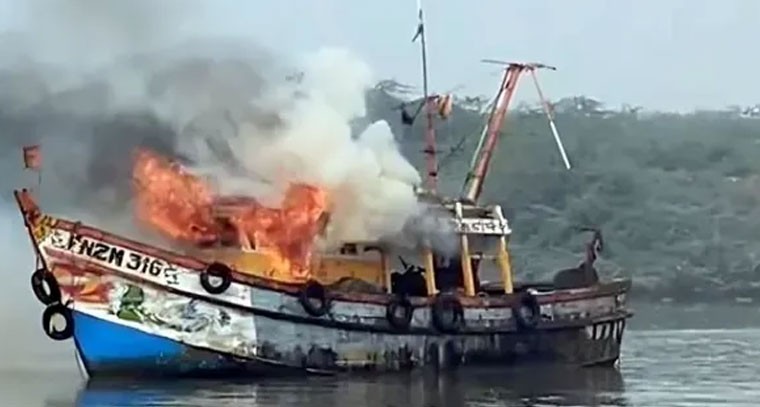 చేపల వేట బోటులో అగ్ని ప్రమాదం