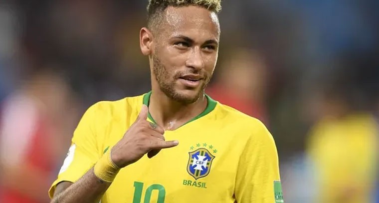 స్టార్ ఫుట్‌బాలర్‌కు రూ.8400 కోట్ల ఆస్తి రాసిచ్చిన బిలియనీర్