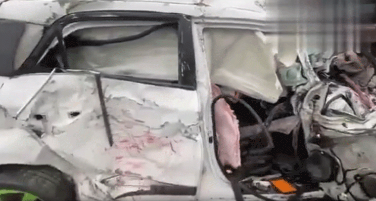 బస్సు-కారు ఢీకొని నలుగురు మృతి