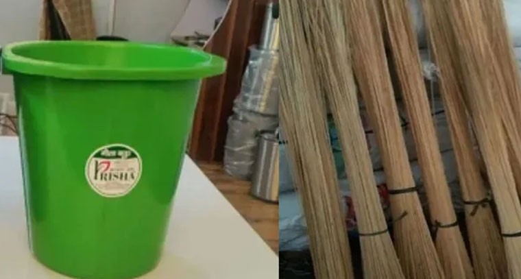 వాస్తు ప్రకారం ఈ దిశలో చీపురు, చెత్త బుట్ట ఉంటే లక్ష్మీ కటాక్షం!