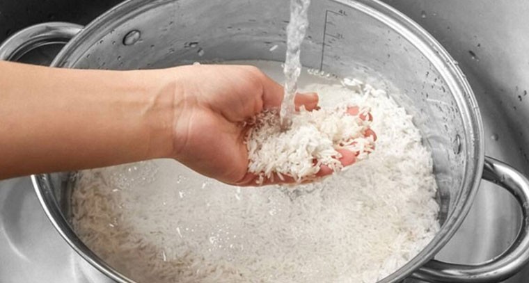 బియ్యాన్ని ఎందుకు కడుగుతారు..?దీని వెనుక సైంటిఫిక్ రీజన్ ఏమైనా ఉందా?  