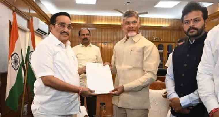 నేడు ఢిల్లీలో కేంద్ర జలశక్తి శాఖ మంత్రితో సమావేశమైన చంద్రబాబు 