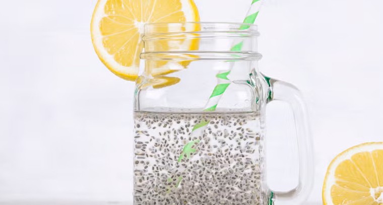  నీటిలో అల్లం కలిపి చియా సీడ్స్ తాగడం వల్ల పొట్టలోని కొవ్వు..