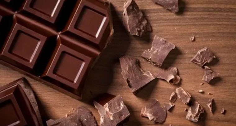 షాకింగ్.. చాక్లెట్లు తిని 11మంది విద్యార్థినులకు అస్వస్థత