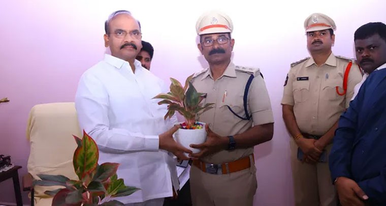 చిలకలూరిపేట మోటార్ వెహికల్ ఇన్స్పెక్టర్ గా గోపాల్