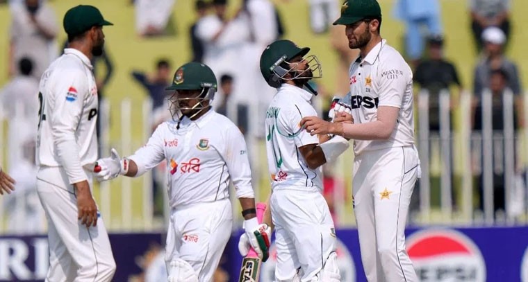 పాక్ జట్టుకు బిగ్ షాకిచ్చిన ఐసీసీ..చివరి నుంచి రెండో స్థానంలో .. 