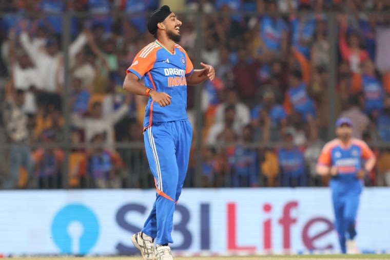 1వ T20I: బంగ్లాదేశ్‌ను 127కి పరిమితం చేసేందుకు అర్ష్‌దీప్, వరుణ్ తలా మూడు స్కోర్లు సాధించారు