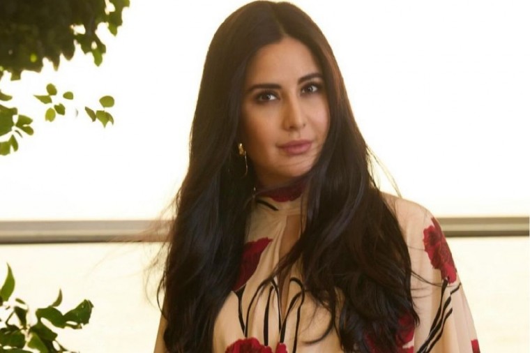 కత్రినా కైఫ్ తన ‘దిల్ గులాబి’ వైపు చూపిస్తుంది