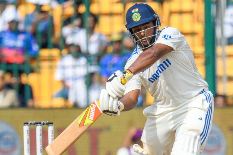 సర్ఫరాజ్ బ్యాట్‌తో తిరిగి రావడం అతని నడుము రేఖ కంటే అద్భుతంగా ఉంది: గవాస్కర్