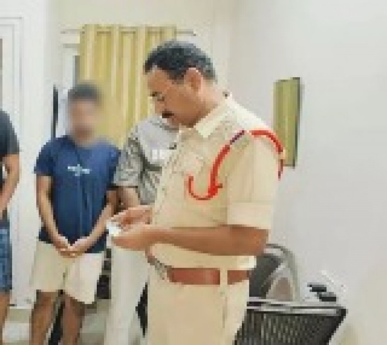 బాపట్ల జిల్లాలో అసాంఘిక కార్యకలాపాలకు పాల్పడే వారిపట్ల కఠినంగా వ్యవహరిస్తామని ఎస్పీ తుషార్ డూడీ హెచ్చరించారు