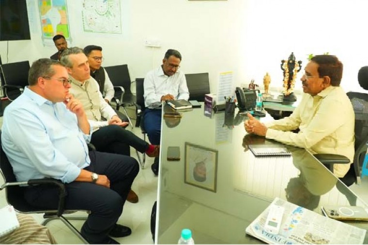  నారాయణతో బ్రిటీష్ డిప్యూటీ హై కమిషనర్ గారెత్ విన్ ఓవెన్ నేతృత్వంలోని బృందం భేటీ