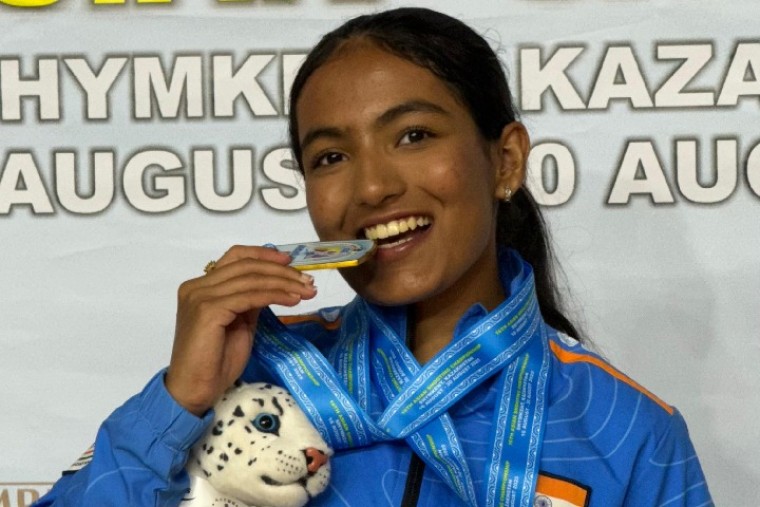 తమిళ నిర్మాత, సూర్య 2డీ సంస్థ సీఈఓ రాజశేఖర్ కుమార్తె ఆంత్రాకు రెండు పతకాలు