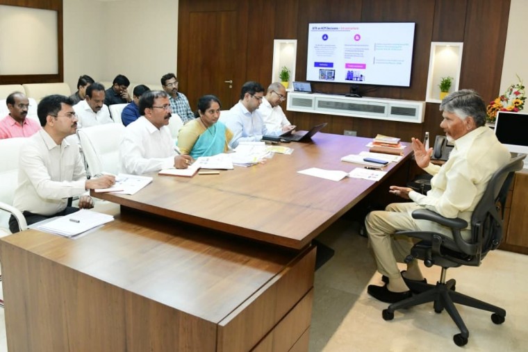 వెనుకబడిన వర్గాలను మైక్రో ఎంట్రప్రెన్యూర్లుగా తీర్చిదిద్దాలని సీఎం ఆదేశం