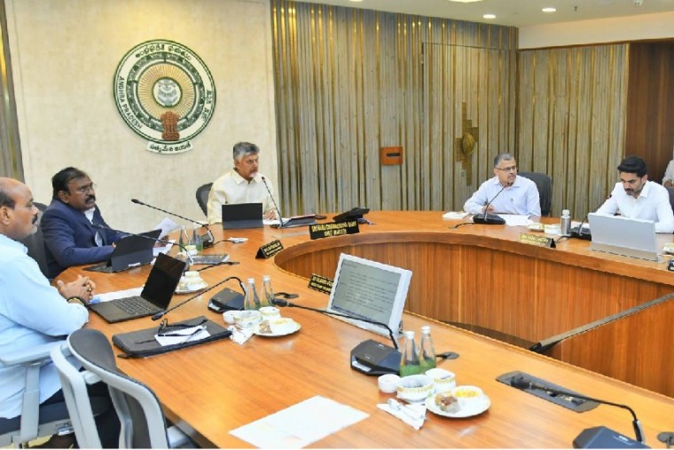 చంద్రబాబు అధ్యక్షతన జరిగిన  సమావేశంలో జల జీవన్ మిషన్, పోలవరం ప్రాజెక్టు పనుల ప్రతిపాదనలను ఆమోదo