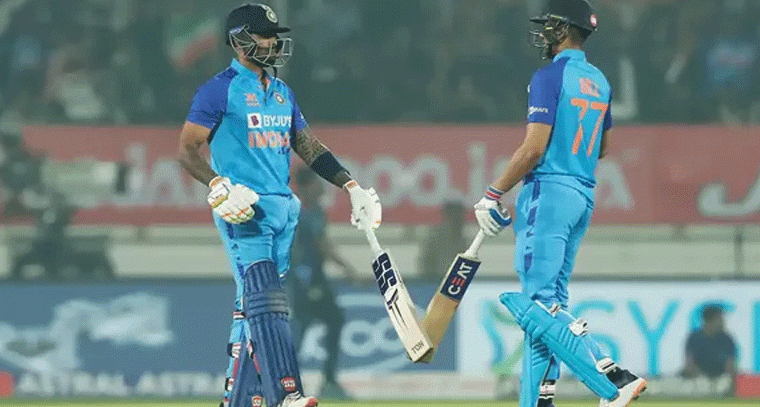 భారత్ - ఆస్ట్రేలియా మ్యాచ్.. రెండు ఓవర్లు కోత