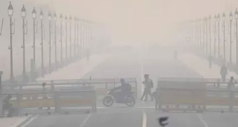 ఢిల్లీని కమ్మేసిన పొగమంచు.. 500కి చేరిన గాలి నాణ్యత