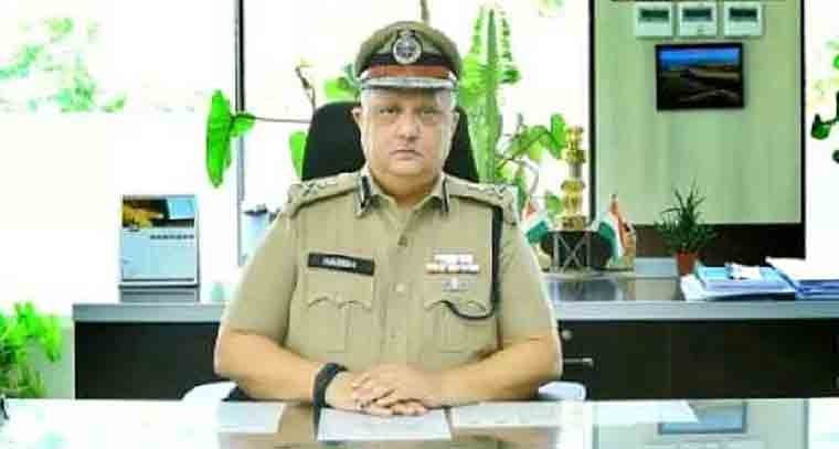 ‘అవార్డ్ ఫర్ బెస్ట్ ఇన్ క్రైమ్ డిటెక్షన్’ పురస్కారాలను అందించిన డీజీపీ హరీశ్ కుమార్ గుప్తా