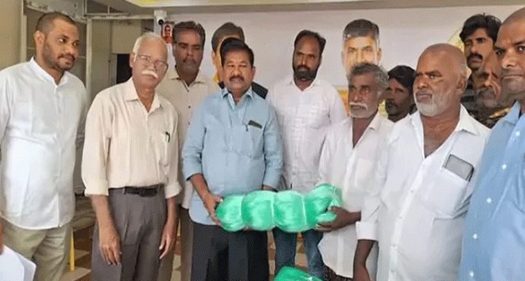 మత్స్యకారులకు 40 శాతం సబ్సిడీతో ఆటోలు: మంత్రి డోలా