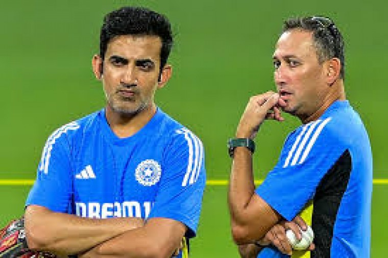 కోల్‌కతా నైట్ రైడర్స్ ఆటగాడు కాబట్టే మద్దతు ఇచ్చారంటూ గంభీర్‌పై విమర్శలు