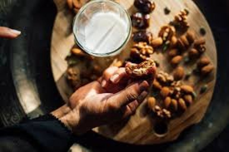 మన శరీరానికి అవసరమైన ప్రోటీన్లు, ఇతర పోషకాలను ఇచ్చేవి పాలు