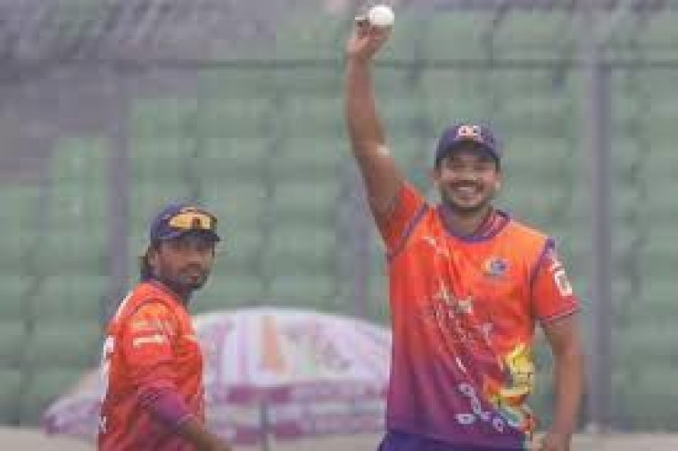 బంగ్లాదేశ్ బౌల‌ర్ ట‌స్కిన్ అహ్మ‌ద్ చ‌రిత్ర సృష్టించాడు.