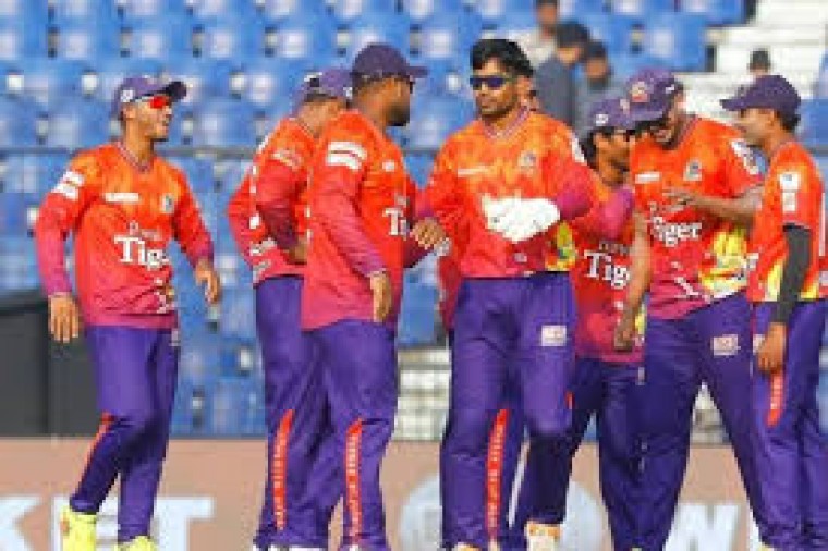 జీతం చెల్లించలేకపోవడంతో క్రికెటర్ల కిట్లకు తాళమేసిన వైనం