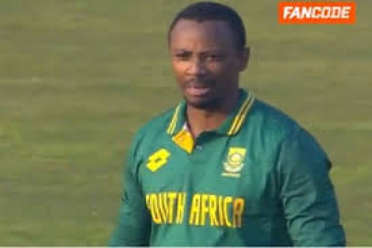 గడాఫీ స్టేడియంలో కివీస్‌, ద‌క్షిణాఫ్రికా మ‌ధ్య మ్యాచ్ స‌ఫారీ జ‌ట్టుకు త‌క్కువైన‌ ఒక ఫీల్డ‌ర్ 