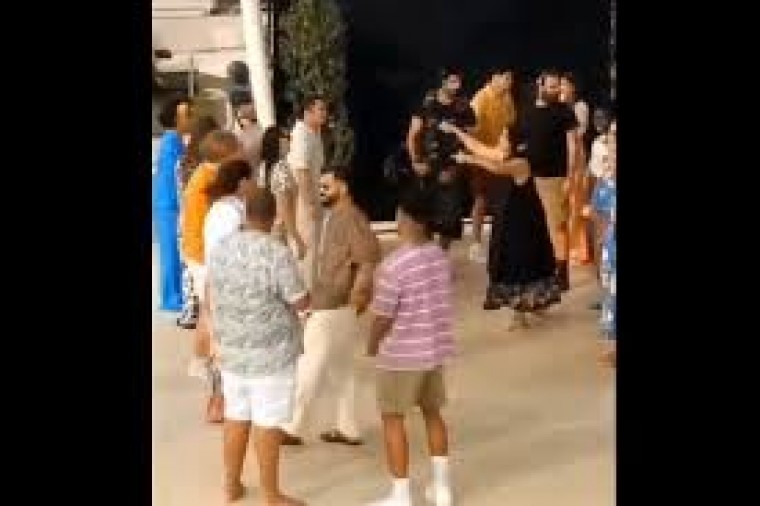 భారత క్రికెట్ స్టార్ విరాట్ కోహ్లీ, ప్రముఖ బాలీవుడ్ నటి అనుష్క శర్మ జంట మరోసారి వార్తల్లో నిలిచింది