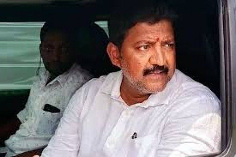 నకిలీ ఇళ్ల పట్టాల పంపిణీకి సంబంధించిన కేసులో వల్లభనేని వంశీకి న్యాయస్థానం 14 రోజుల రిమాండ్ విధించింది